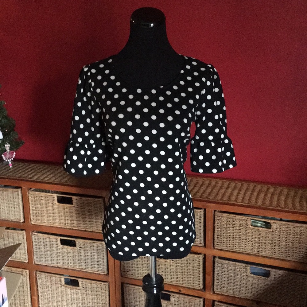 Adorable black and white poke a dot pull over
